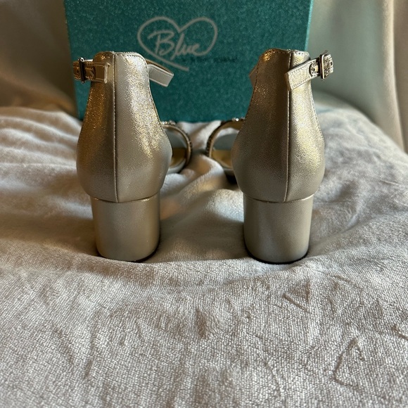 Blue by Betsy Johnson Metallic Silver Rhinestone block heal shoes. Size 9. - Picture 4 of 5